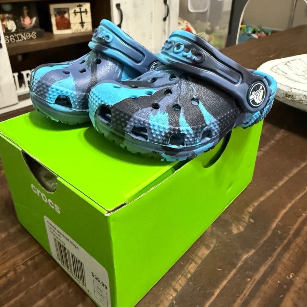 Infant crocs 4c NEW